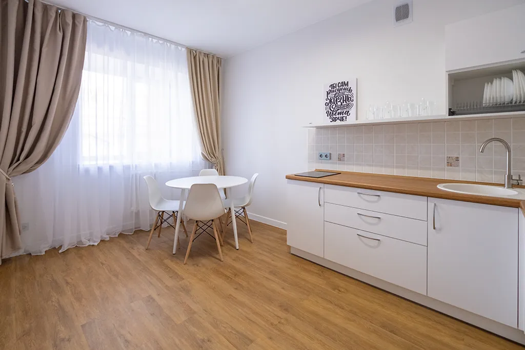 Новый современный апартамент у городского сада