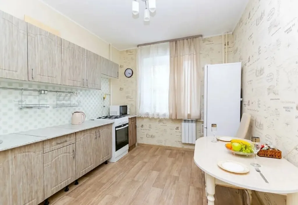 Уютная квартира рядом с ТРК Семья