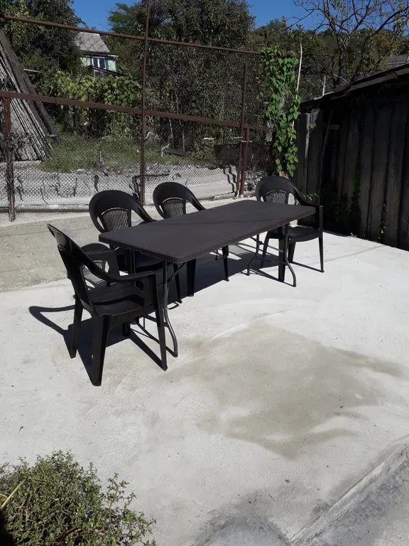 Целый дом с садом и двориком