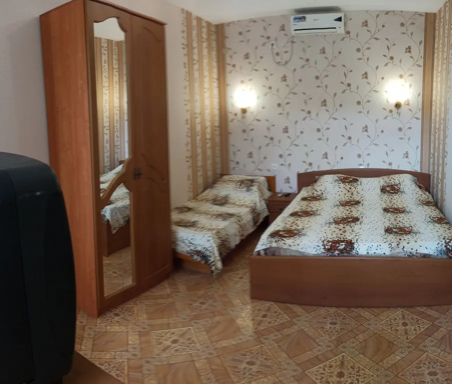 Квартира Квартира Семейный номер с кухней в доме с бассейном — Судак