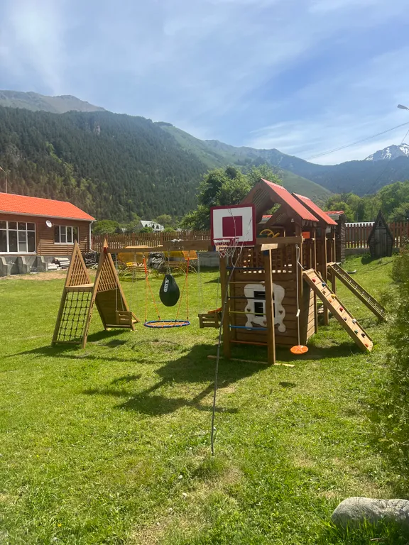 Уютный дом в лесу