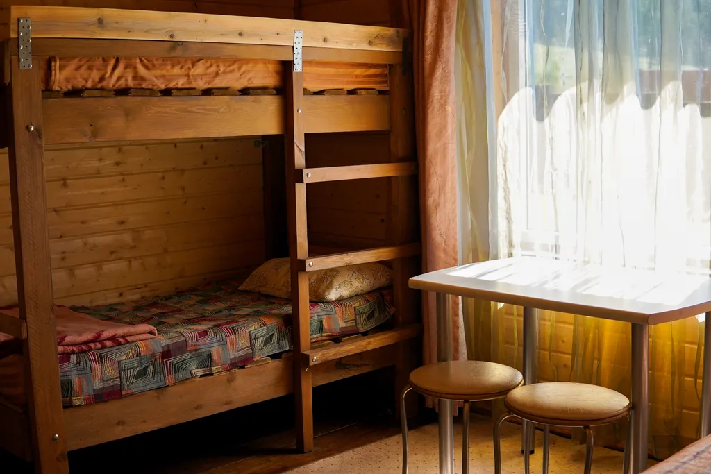 Половина домика с видом на горы