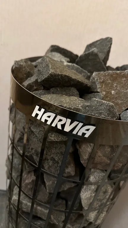 Дом с мольбертом