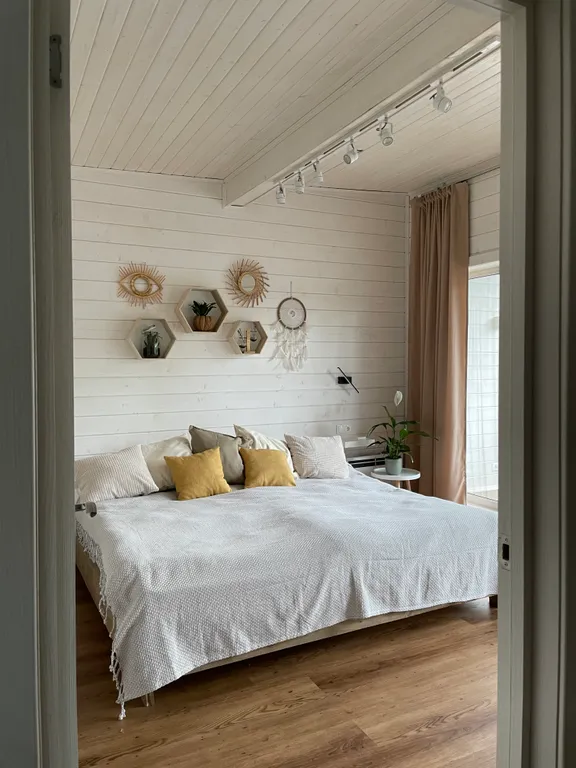 Вилла с банным чаном на берегу водоёма