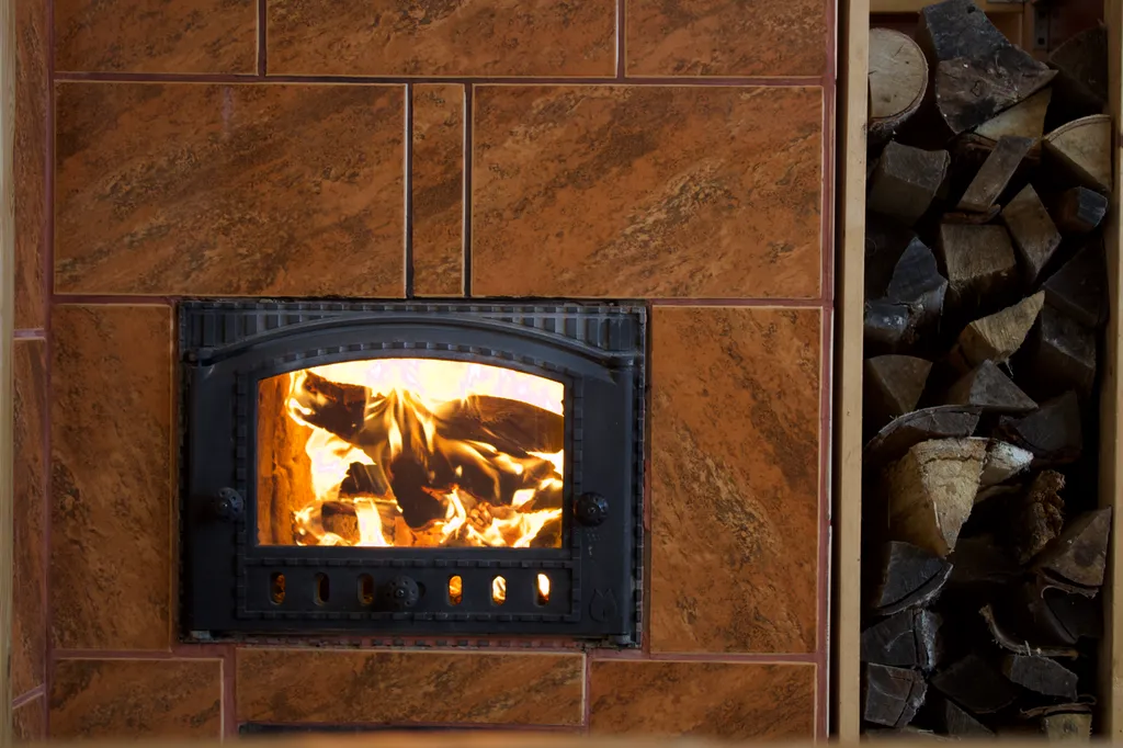 Дом с качелями