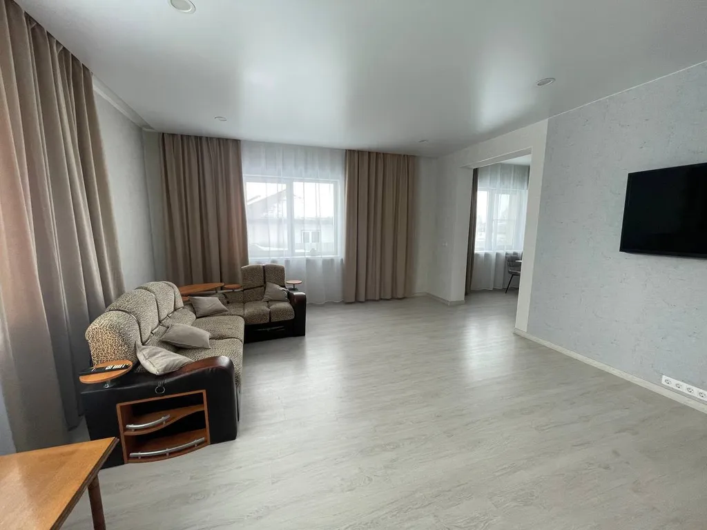 Уютный двухэтажный дом в черте города для отдыха и работы