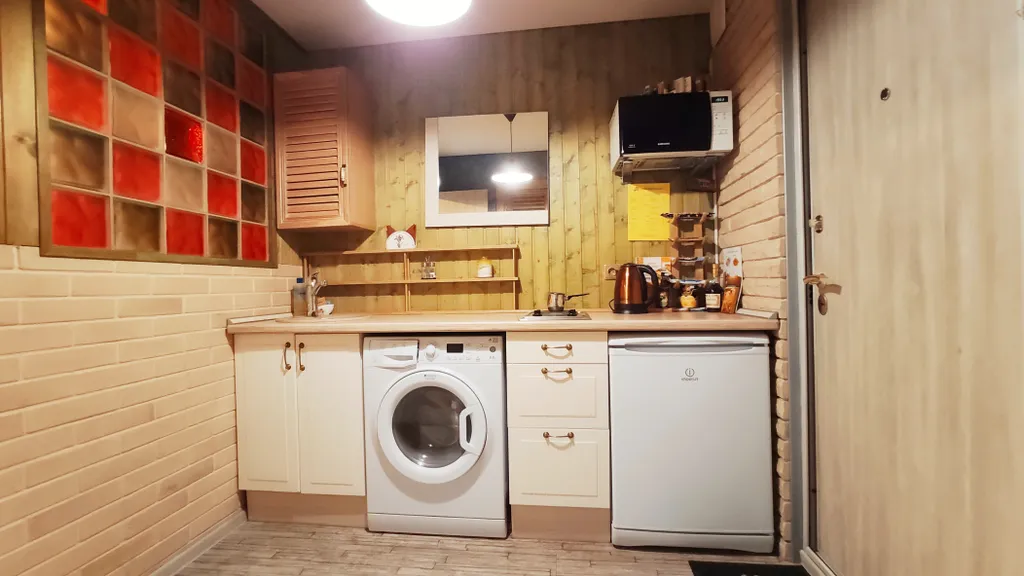 Квартира с большой кроватью и душевой кабиной