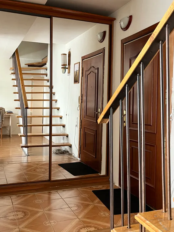 Двухуровневая 3х-комн квартира