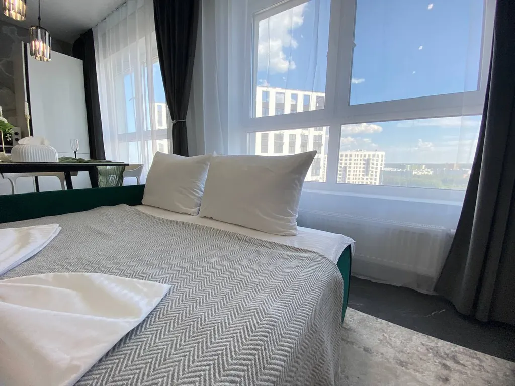 Шикарная квартира рядом трассой при заезде в город, со своей стоянкой