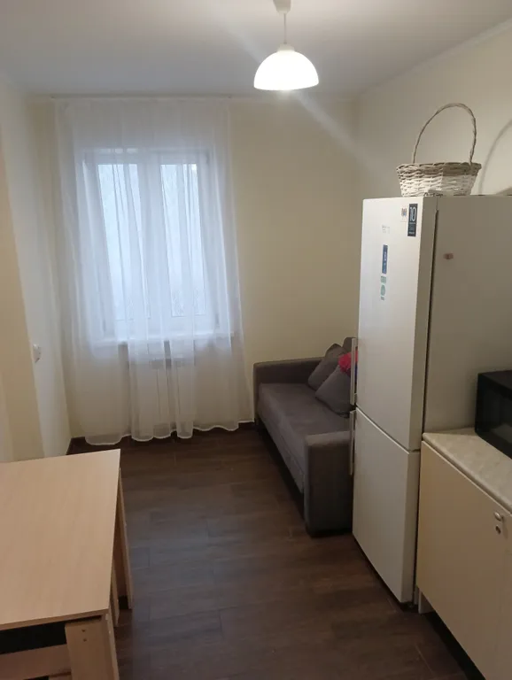 Современная квартира в хорошем районе, недалеко от станции метро