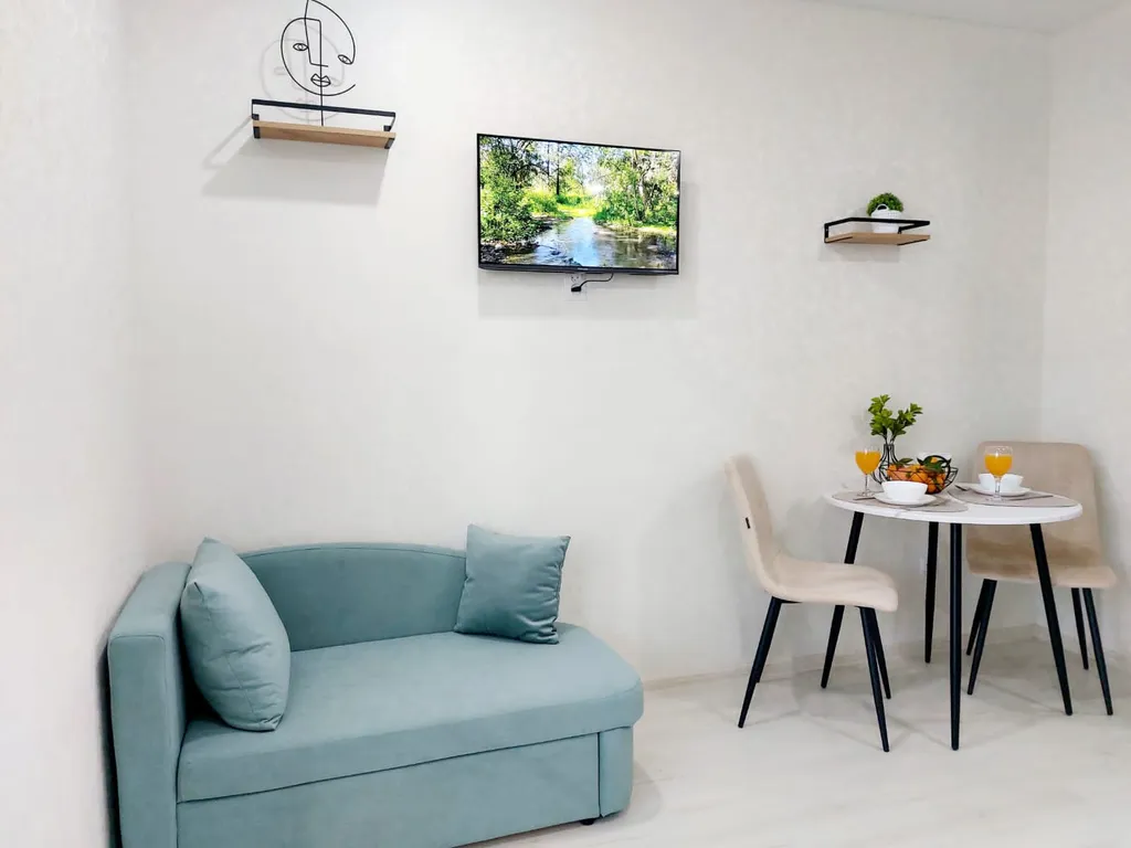 Светлая студия близко к центру