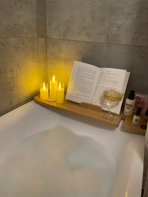 Уютный дом в тишине хвойного леса