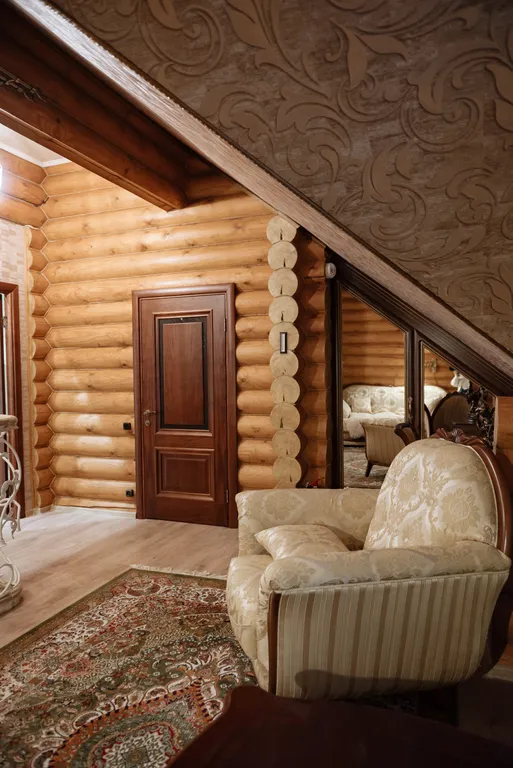 Уютный дом на берегу реки