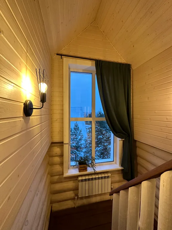 Уютный дом в деревне у реки