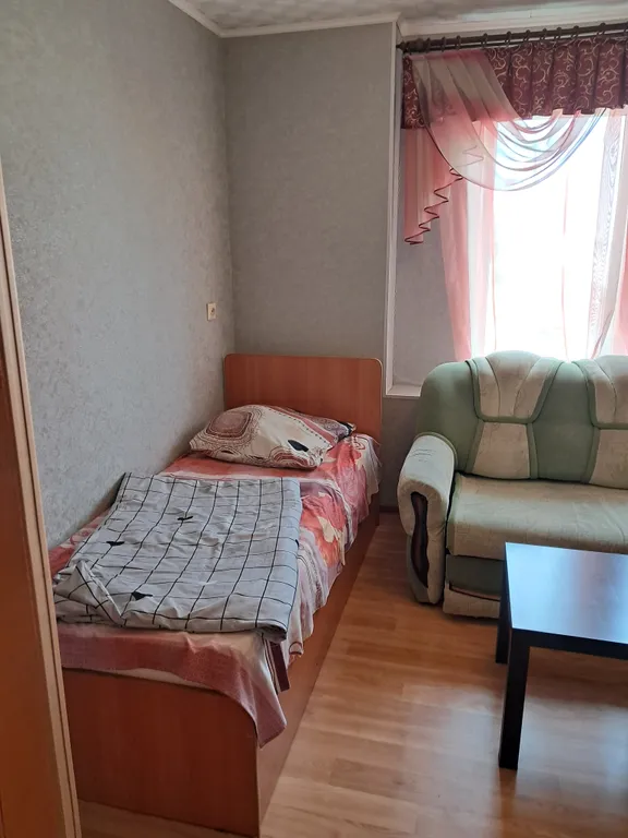 Просторная 2-комнатная квартира со свежим ремонтом недалеко от въезда.