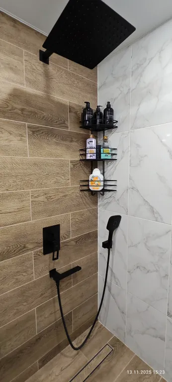 Уютная теплая современная квартира