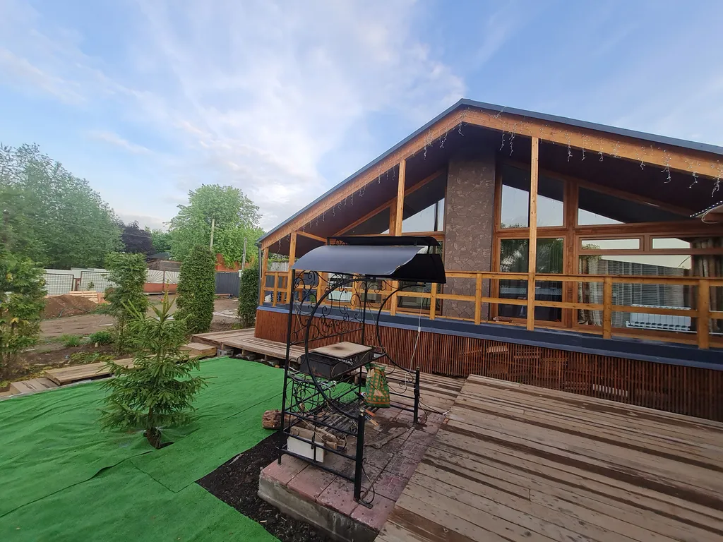 Дом на берегу водохранилища