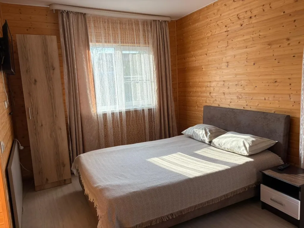 Домик у реки Дах с видом на горы