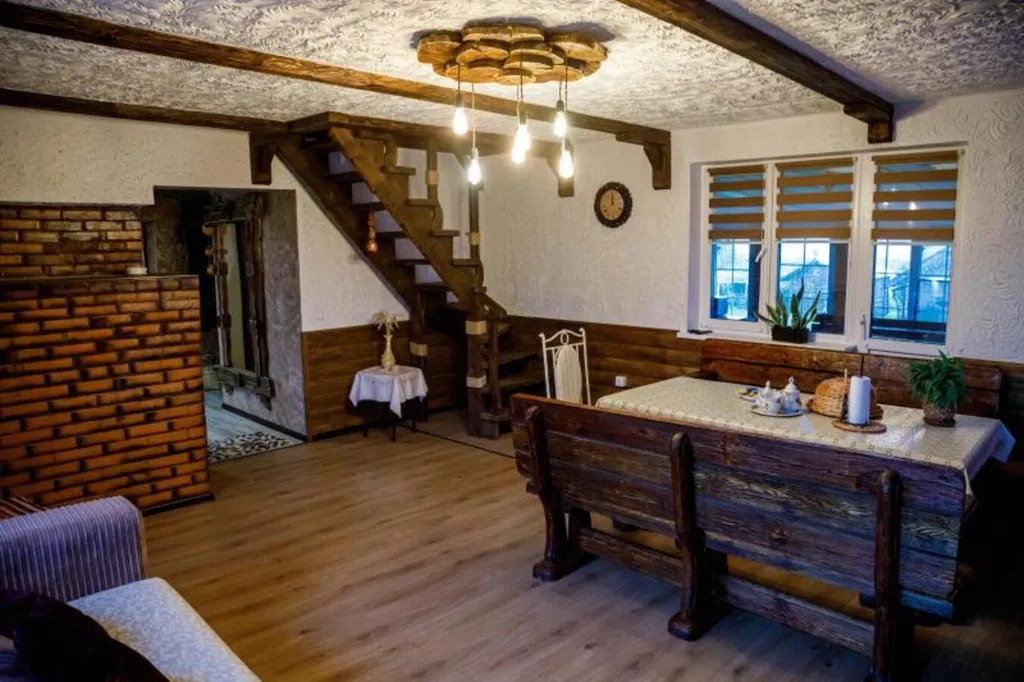 Милый домик в деревне, с видом на озеро