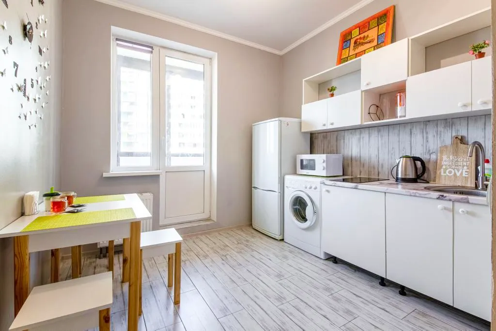 Уютная светлая квартира недалеко от метро Дыбенко