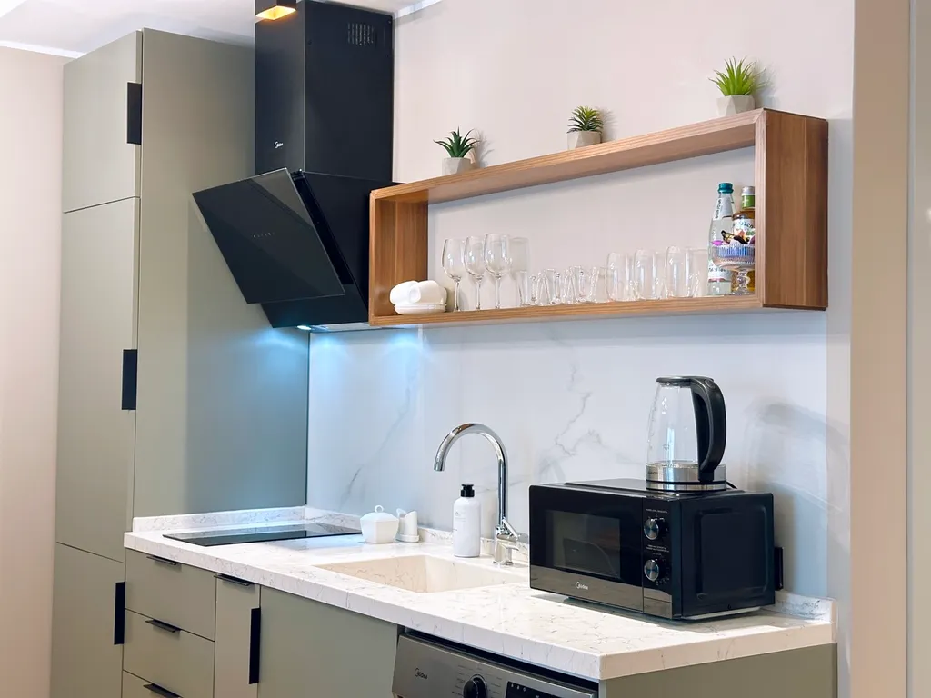 Просторный апартамент с видом на горы и море Crowne Plaza