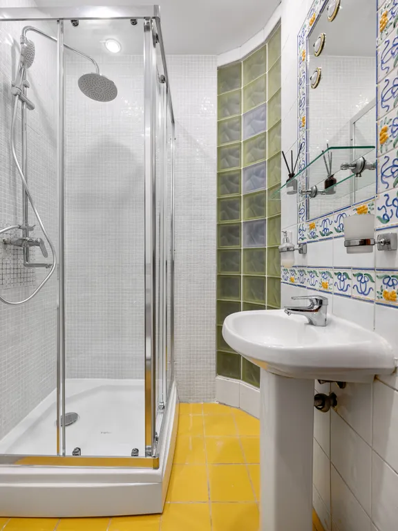 Просторная четверка в особняке на Старом Арбате