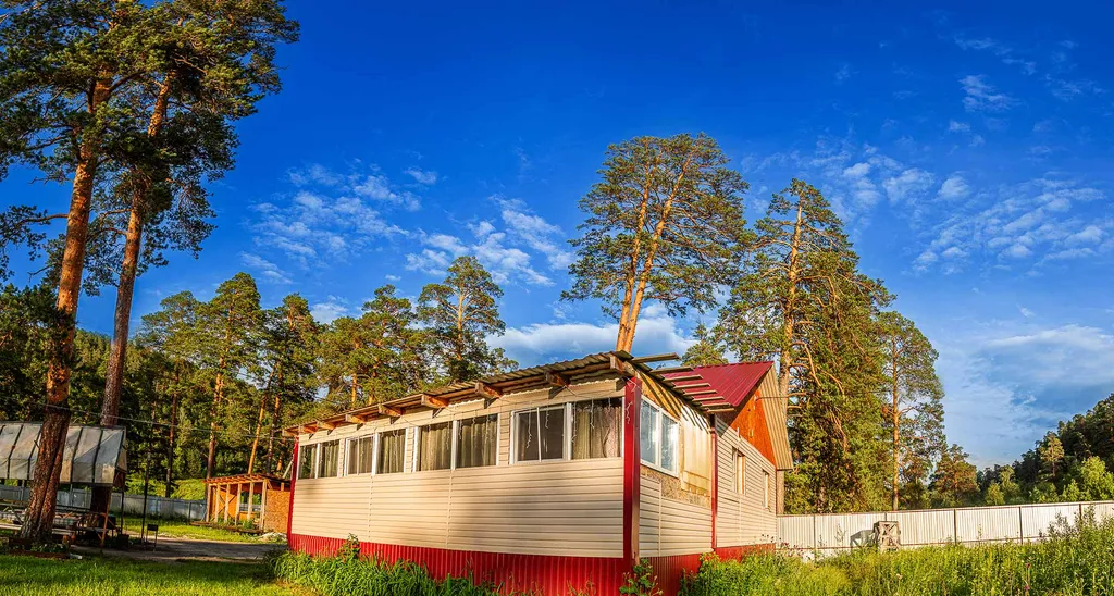 Дом Романтика у реки