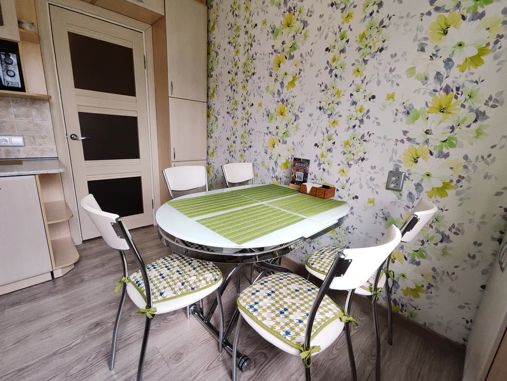 Большая 2-комнатная квартира с большой кухней, рядом озеро