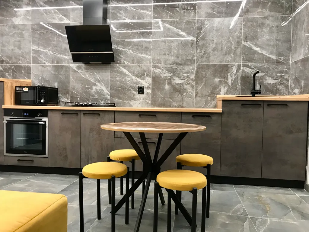 Евродвушка бизнес-класса с красивым видом на поля и шоссе