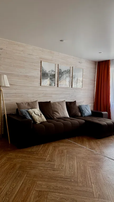 Уютная евротрешка с большой гостиной и двумя изолированными спальнями