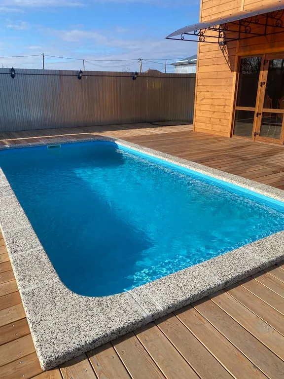 Деревянный домик Nur house с подогреваемым бассейном