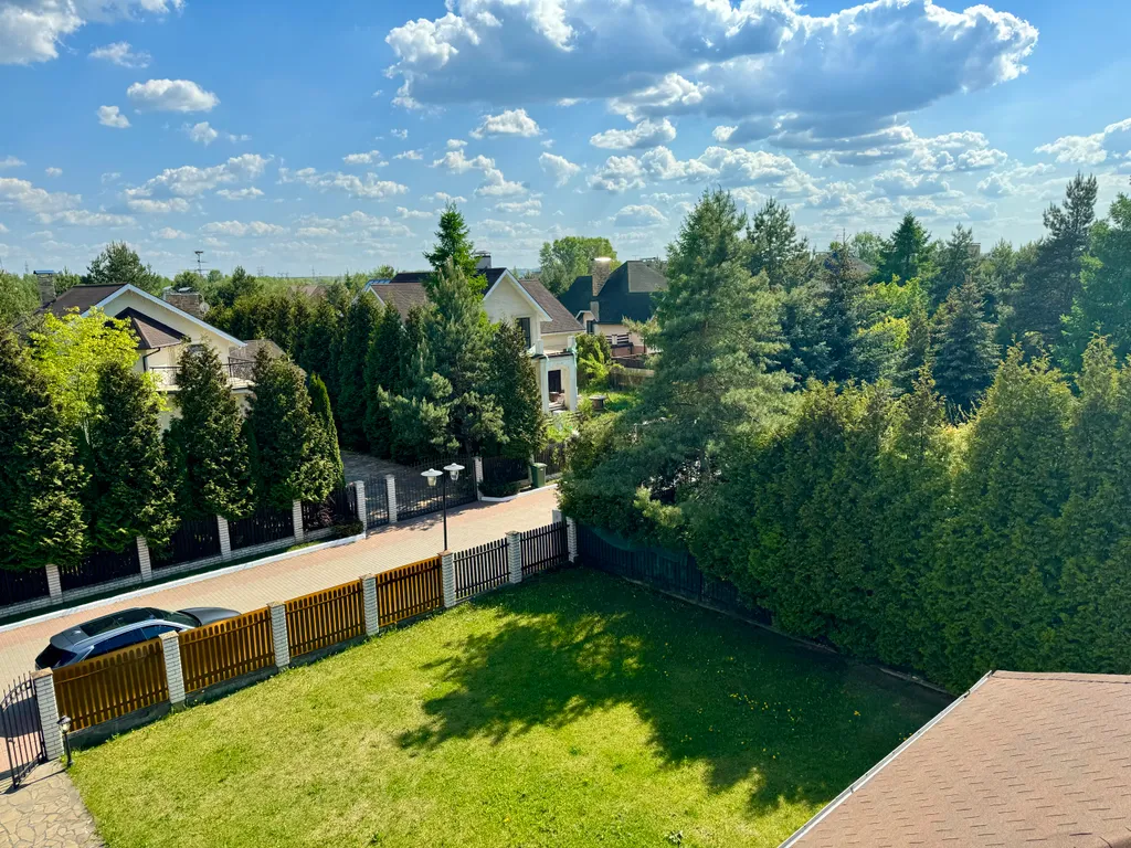 Элитный коттедж с бассейном