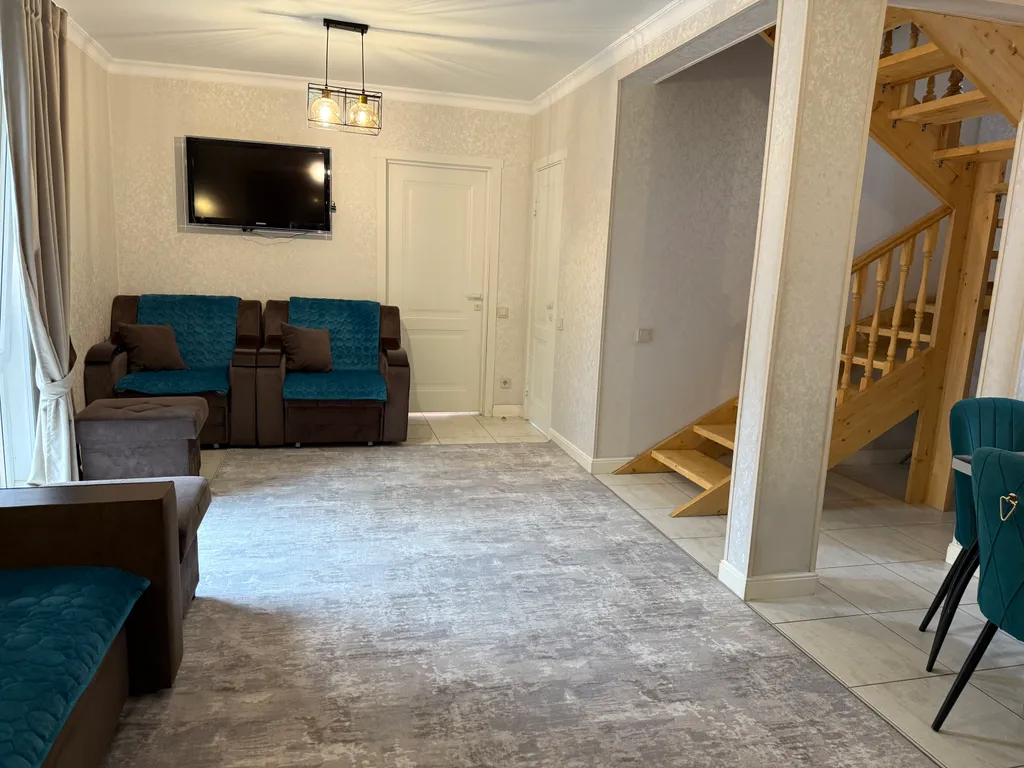 Malkar house с видом на гору Чегет