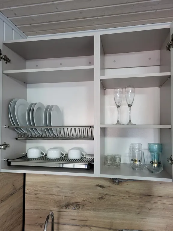 Уютный домик для двоих у озера