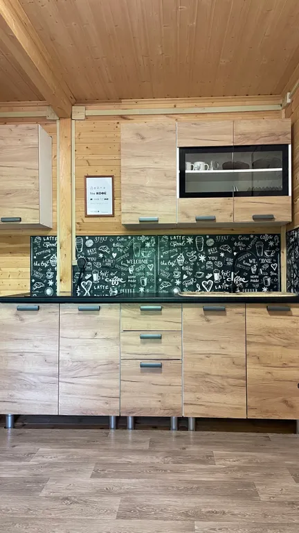 Уютный Дом в лесу с камином.