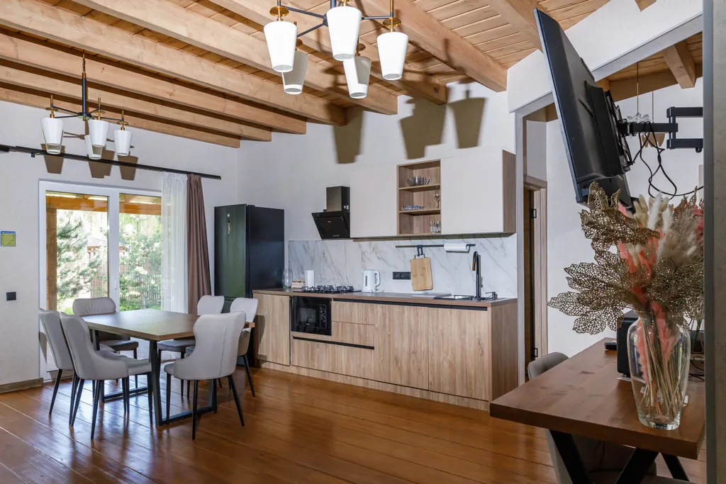 Трёхкомнатный коттедж в лесу у пруда