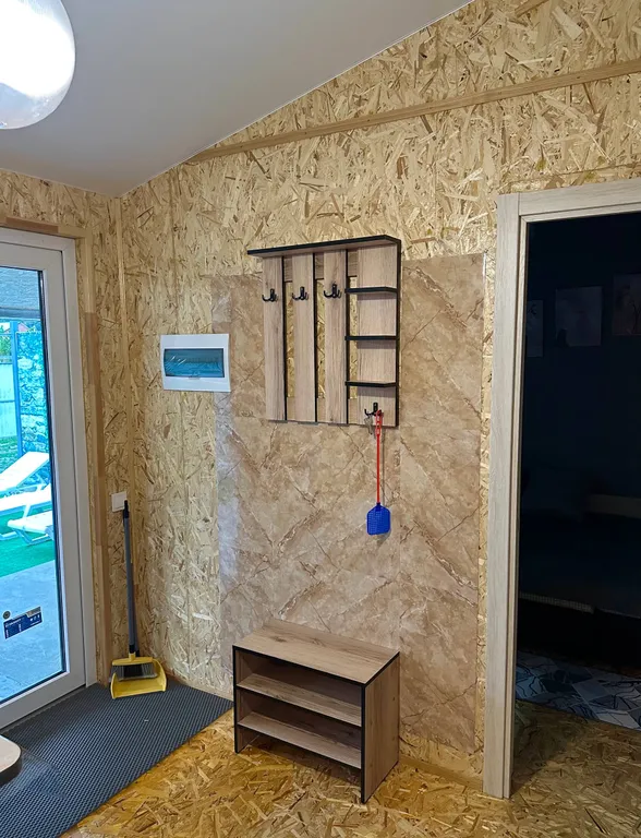 Уютный домик с подогреваемым бассейном для семейного отдыха