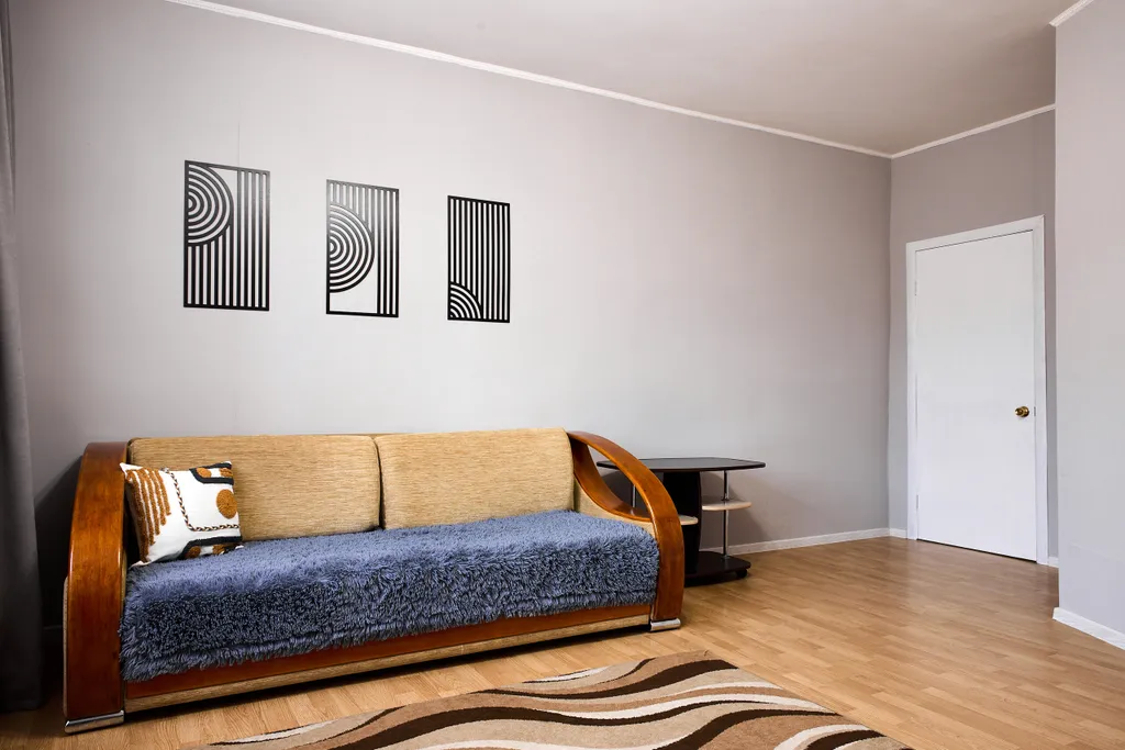 Дом с видом на монастырь