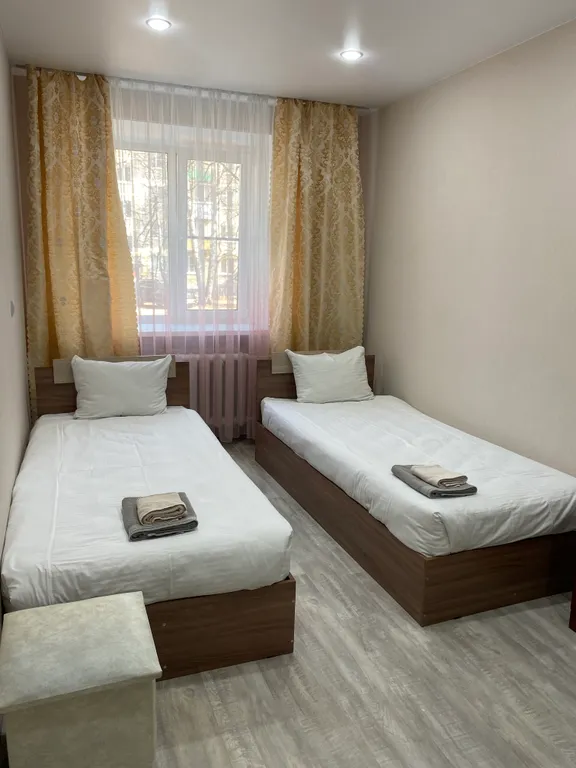 Шестиместные с четырьмя кроватями