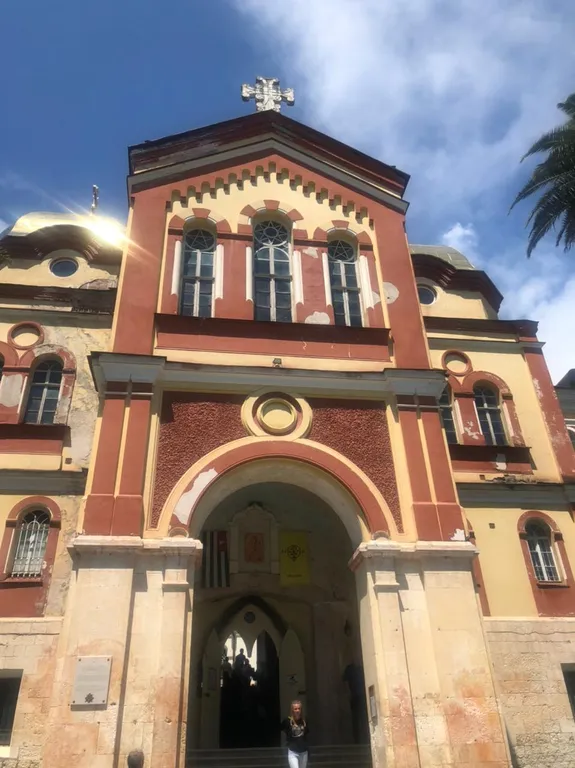 Комната в частным доме с видом в сад