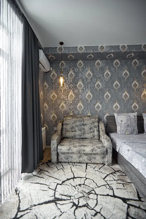 Студия с кованным балконом в историческом центре