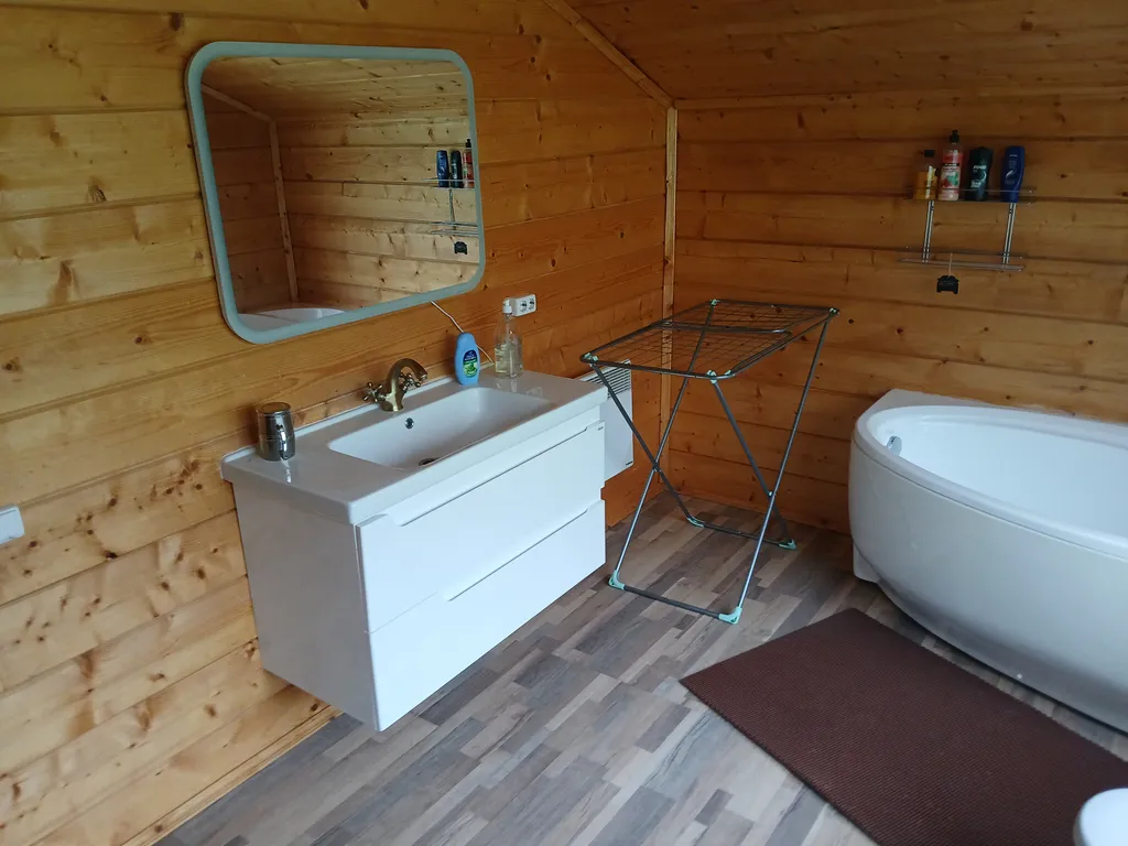 Сказочный плавучий домик в Ладожской шхере на воде