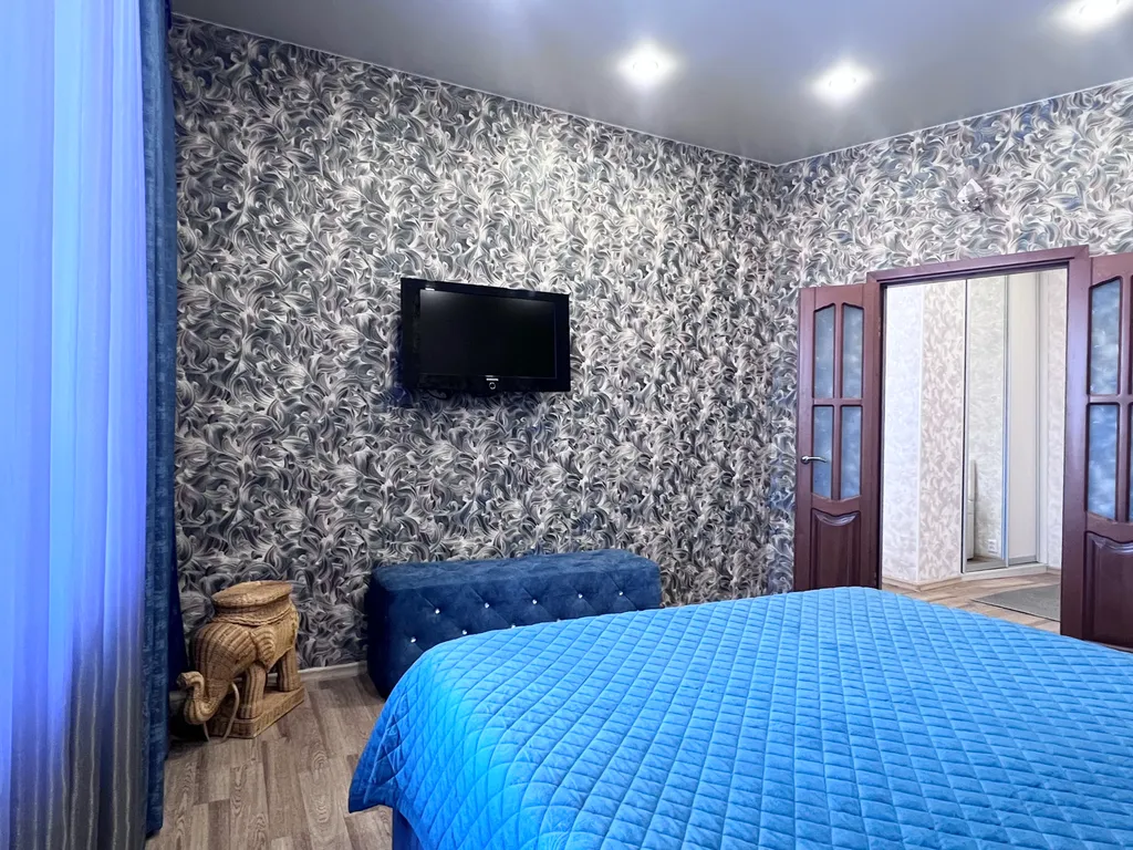 2-комнатная квартира класса люкс в центре города! Район Площади