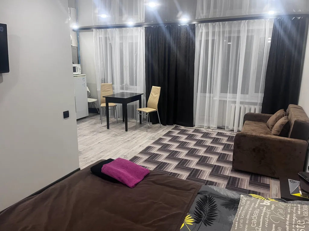 Квартира Квартира в центре города, чистый двор, рядом магазин, больница, сбер — Сланцы