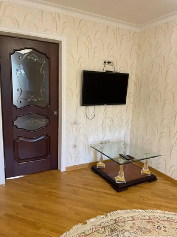 В центре