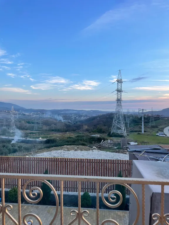 Студия в гостевом доме на 3 этаже с видом на море и горы