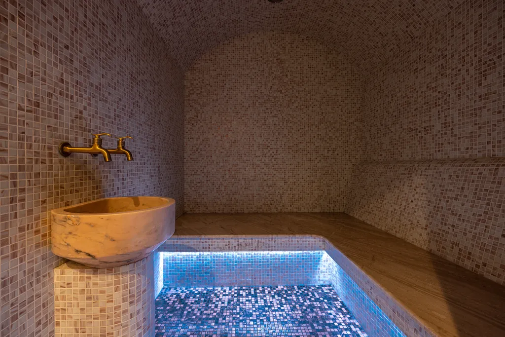 Современная вилла с красивым видом на море