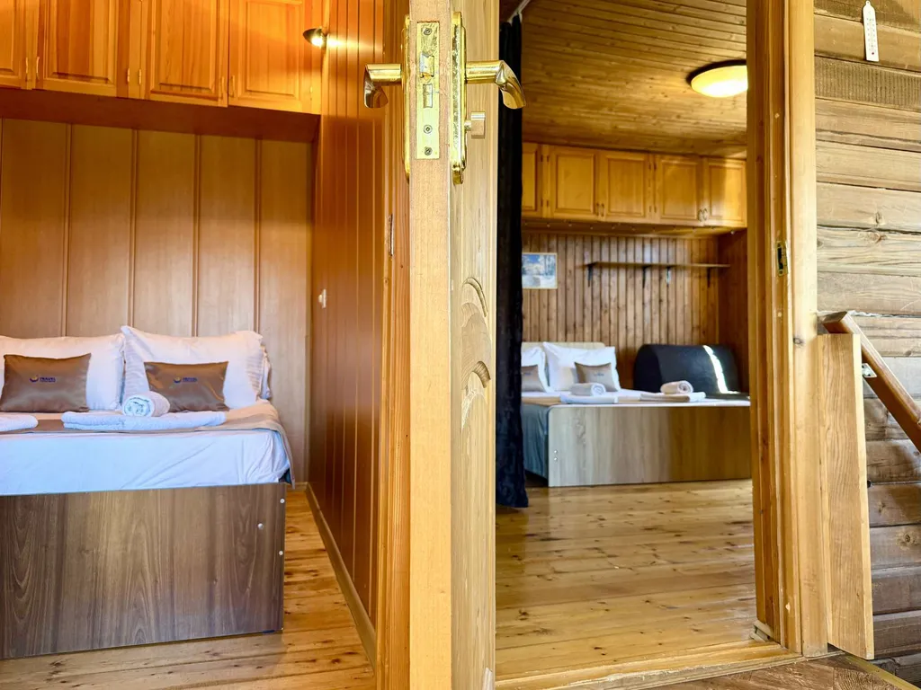 Двухуровневый с кухней пятиместный