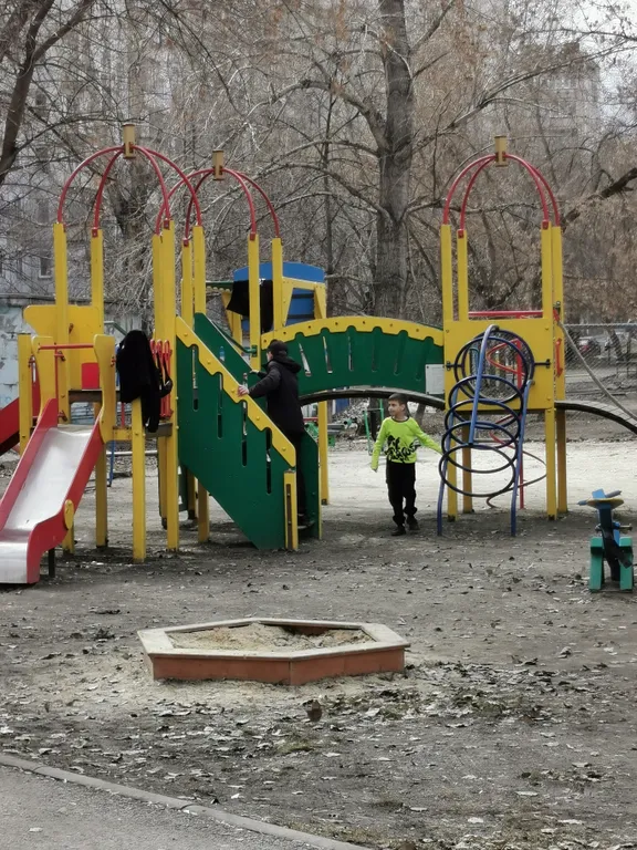 3-комнатная ближе к центру уютная большая квартира