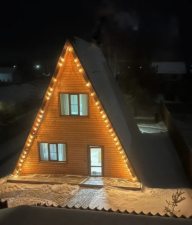 А-фрейм шалаш у леса